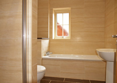 2 Kemys Gardens bathroom