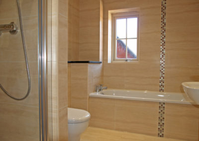 3 Kemys Gardens bathroom